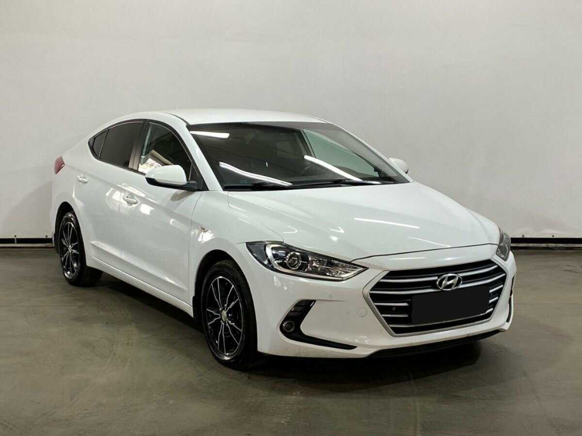 Hyundai Elantra с пробегом — 2017 год. Фото: #2