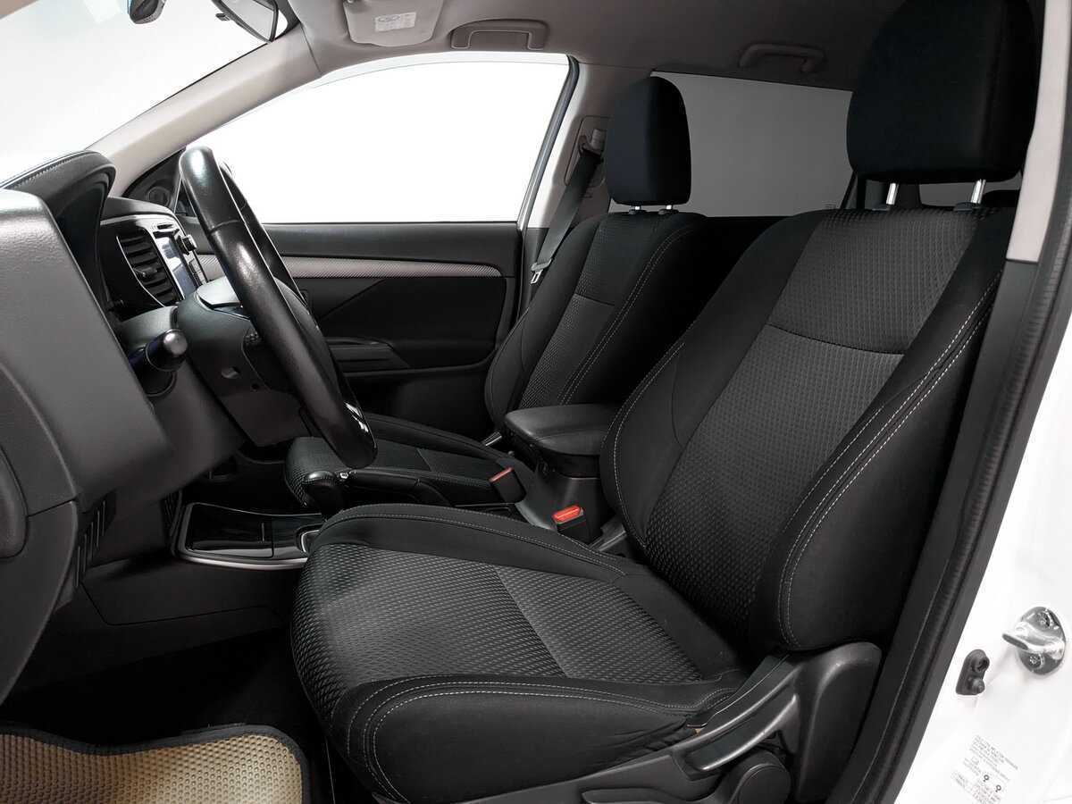 Mitsubishi Outlander с пробегом — 2017 год. Фото: #18