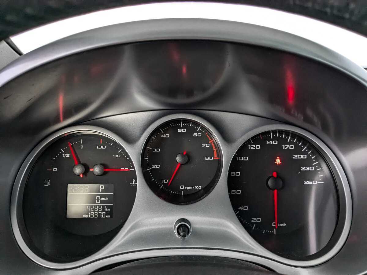 SEAT Leon с пробегом — 2012 год. Фото: #11