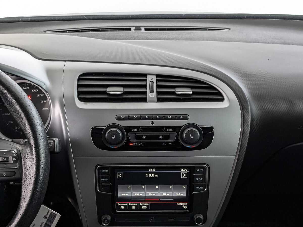 SEAT Leon с пробегом — 2012 год. Фото: #12