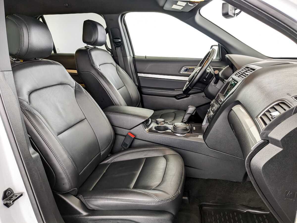 Ford Explorer с пробегом — 2017 год. Фото: #19