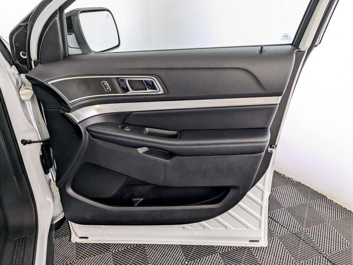 Ford Explorer с пробегом — 2017 год. Фото: #20