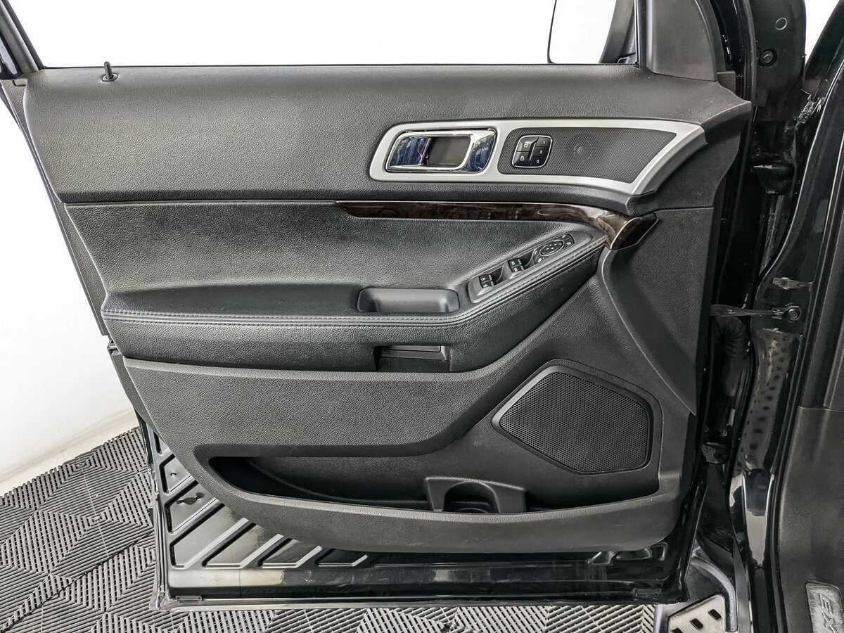 Ford Explorer с пробегом — 2015 год. Фото: #14