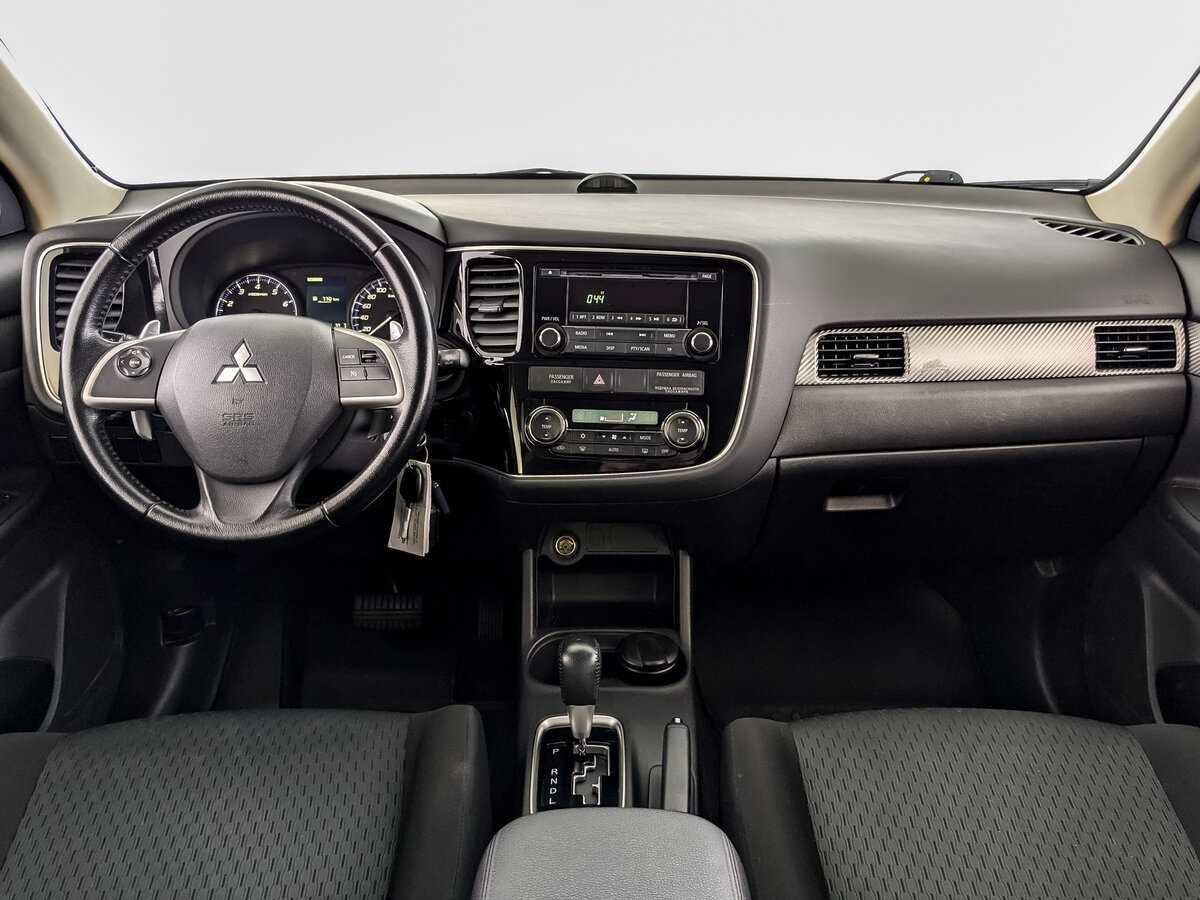 Mitsubishi Outlander с пробегом — 2014 год. Фото: #11