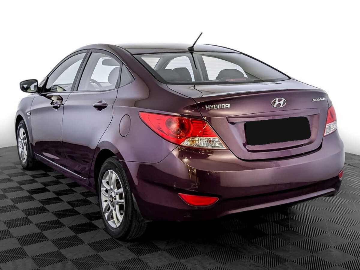 Hyundai Solaris с пробегом — 2012 год. Фото: #6