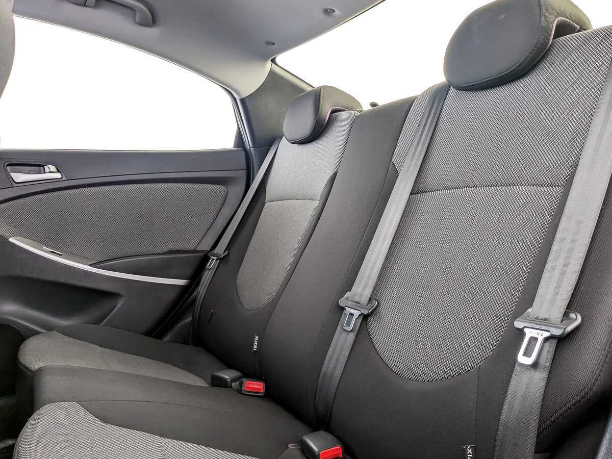 Hyundai Solaris с пробегом — 2012 год. Фото: #9