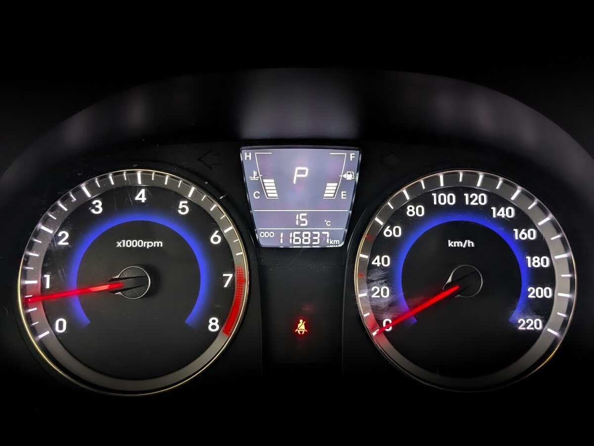 Hyundai Solaris с пробегом — 2012 год. Фото: #10