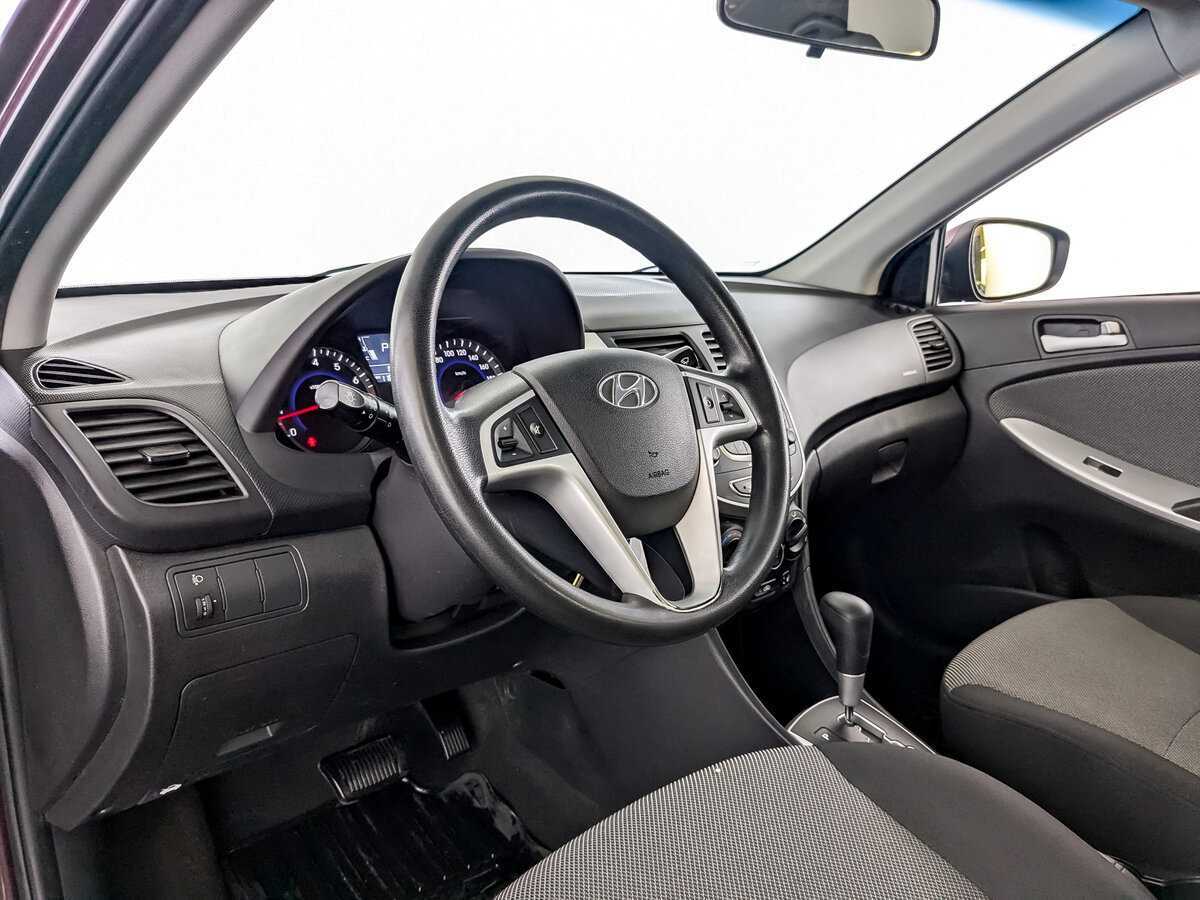 Hyundai Solaris с пробегом — 2012 год. Фото: #13