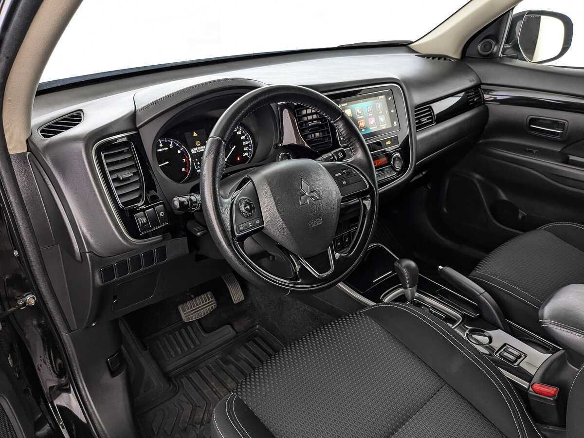 Mitsubishi Outlander с пробегом — 2019 год. Фото: #10