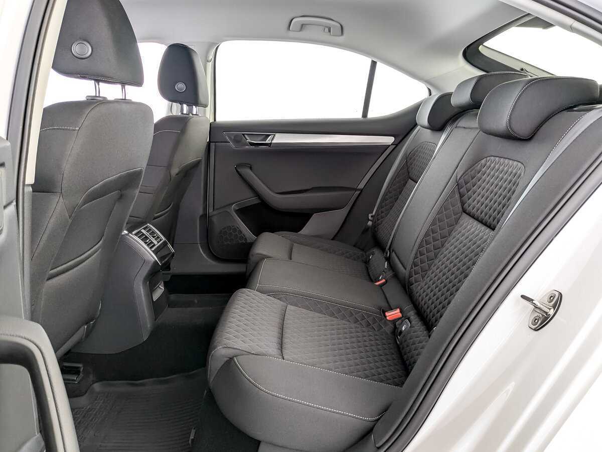 Skoda Superb с пробегом — 2021 год. Фото: #9