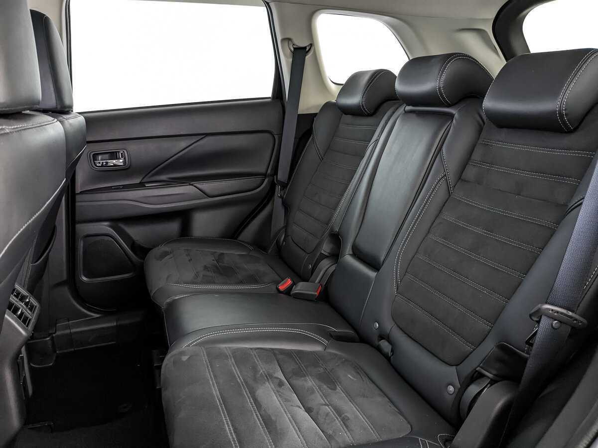 Mitsubishi Outlander с пробегом — 2022 год. Фото: #13