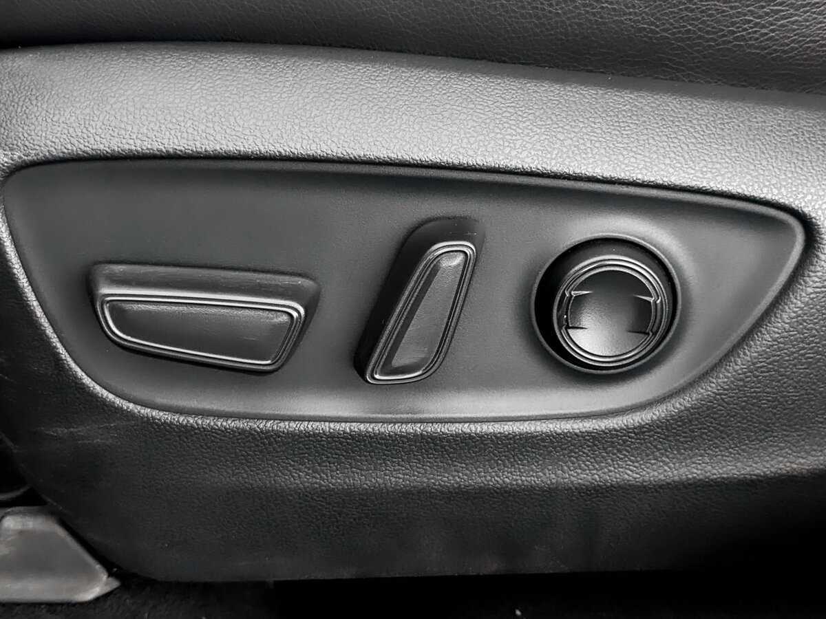 Toyota RAV4 с пробегом — 2020 год. Фото: #15