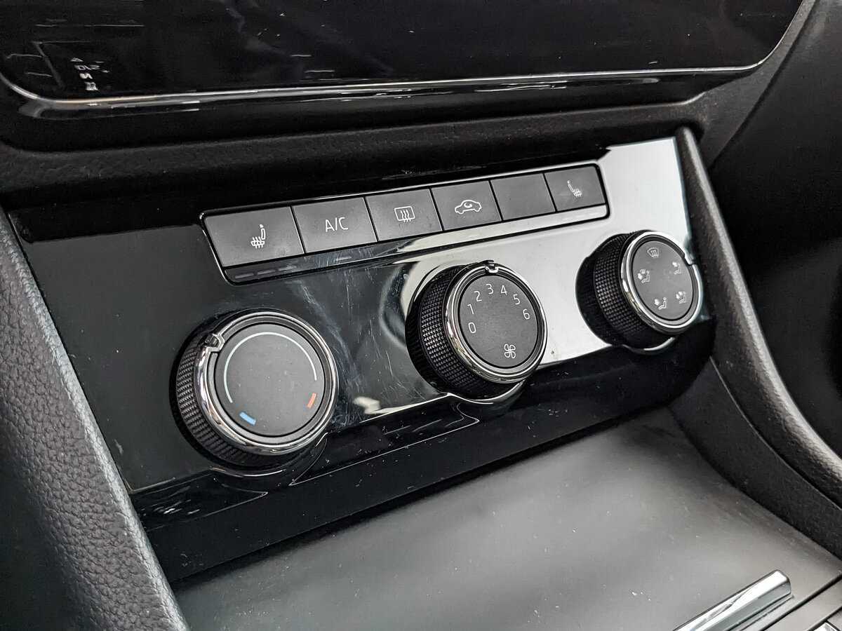 Skoda Superb с пробегом — 2021 год. Фото: #16