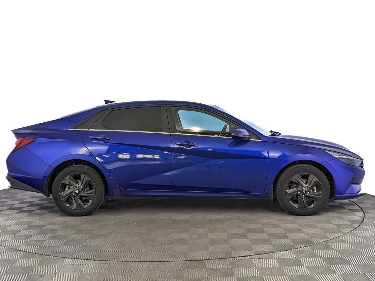 Hyundai Elantra с пробегом — 2021 год. Фото: #3