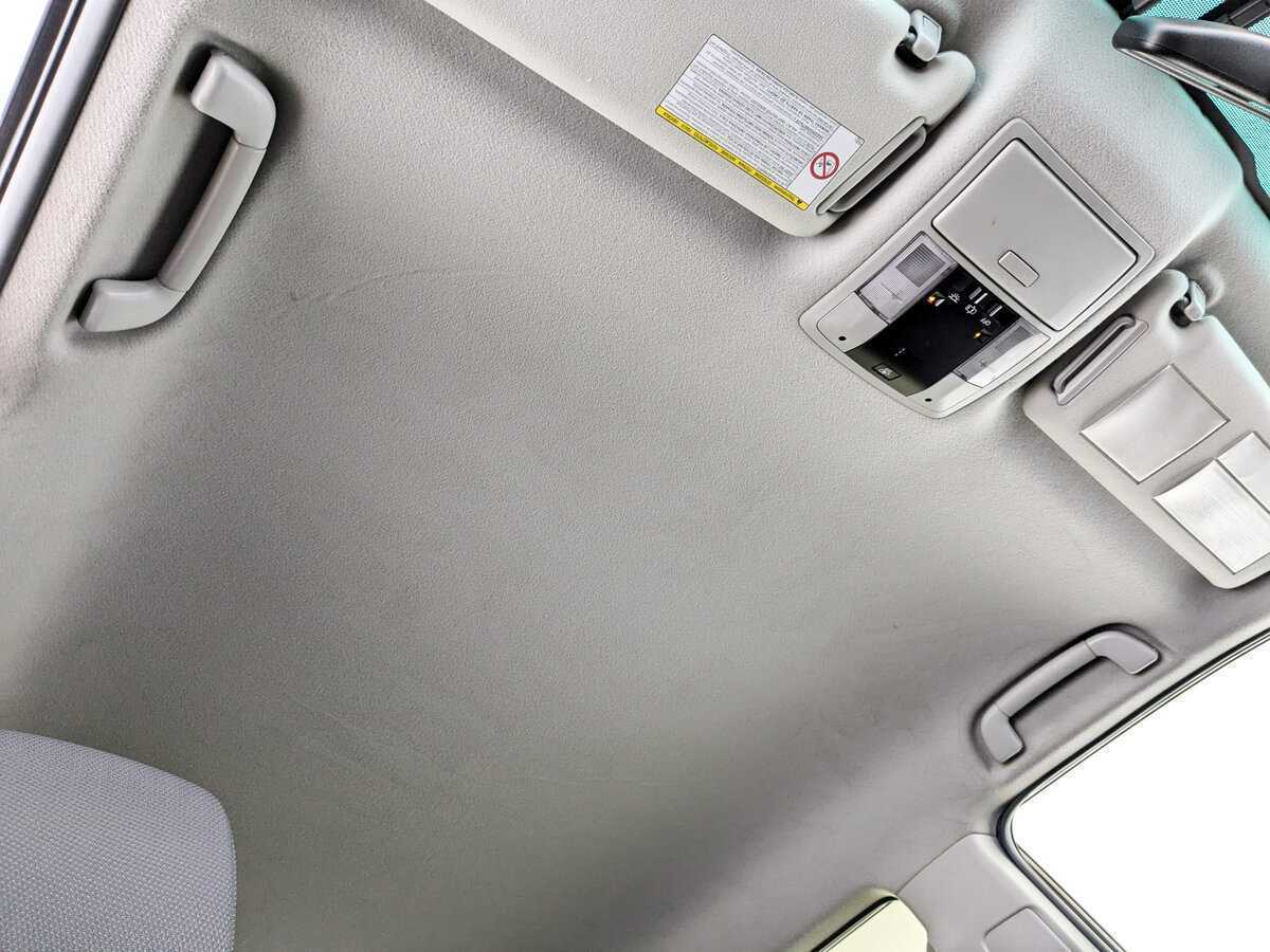 Toyota Land Cruiser Prado с пробегом — 2012 год. Фото: #17