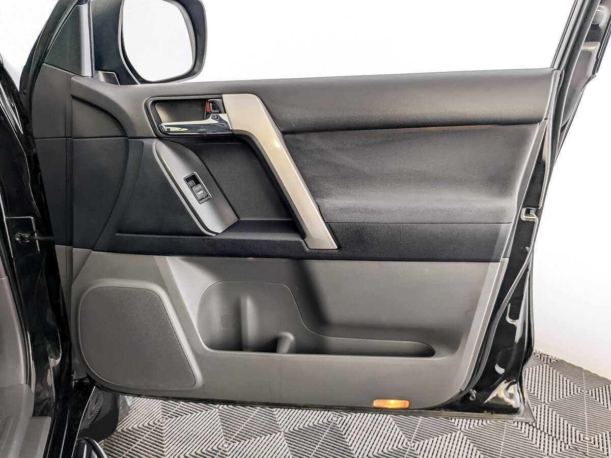 Toyota Land Cruiser Prado с пробегом — 2012 год. Фото: #19