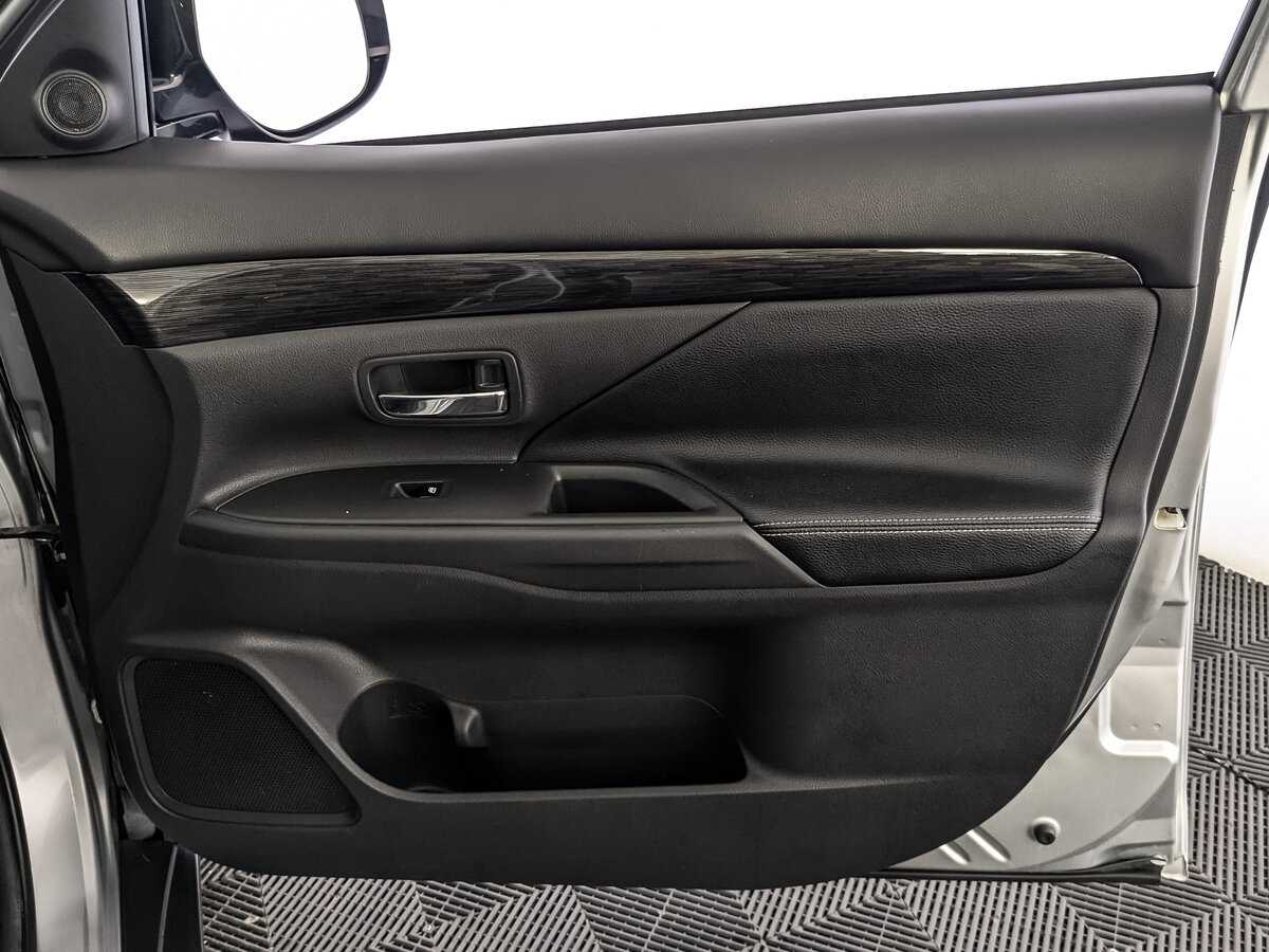 Mitsubishi Outlander с пробегом — 2017 год. Фото: #19