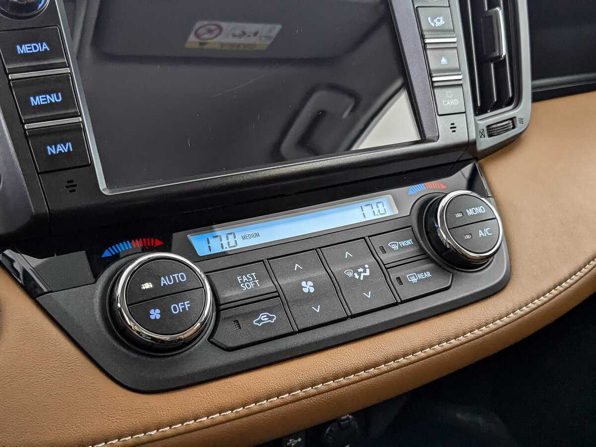 Toyota RAV4 с пробегом — 2017 год. Фото: #16