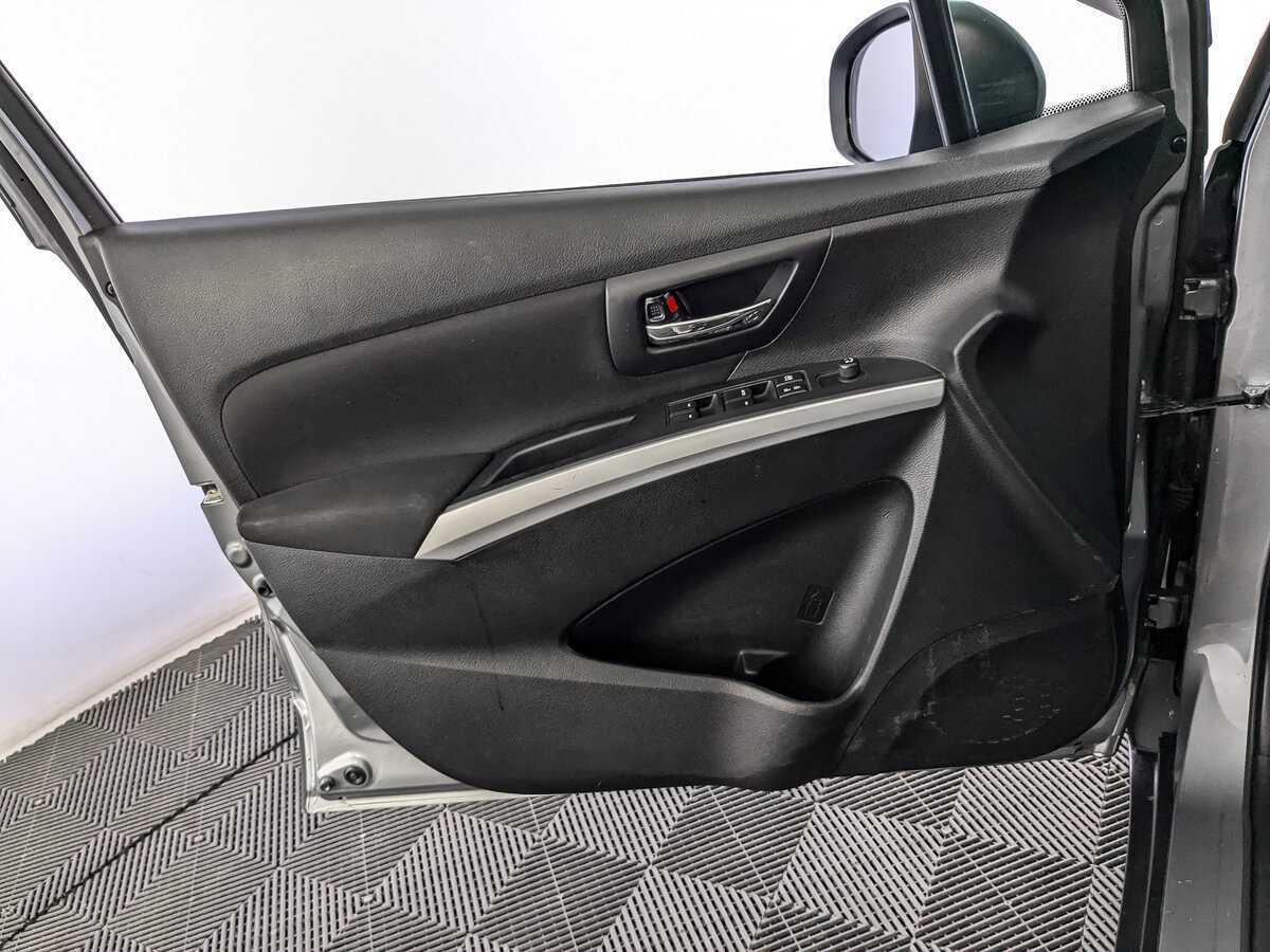 Suzuki SX4 с пробегом — 2014 год. Фото: #14