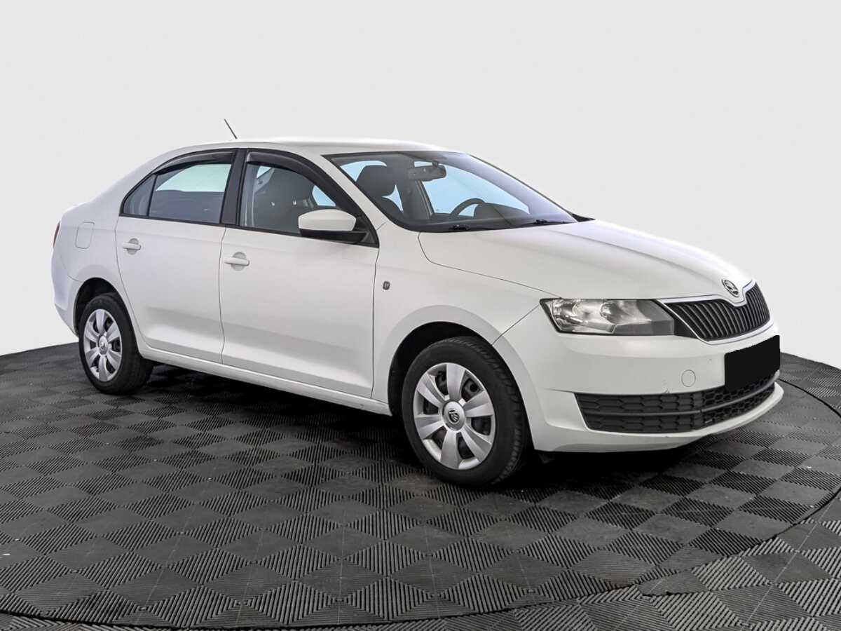 Skoda Rapid с пробегом — 2015 год. Фото: #2