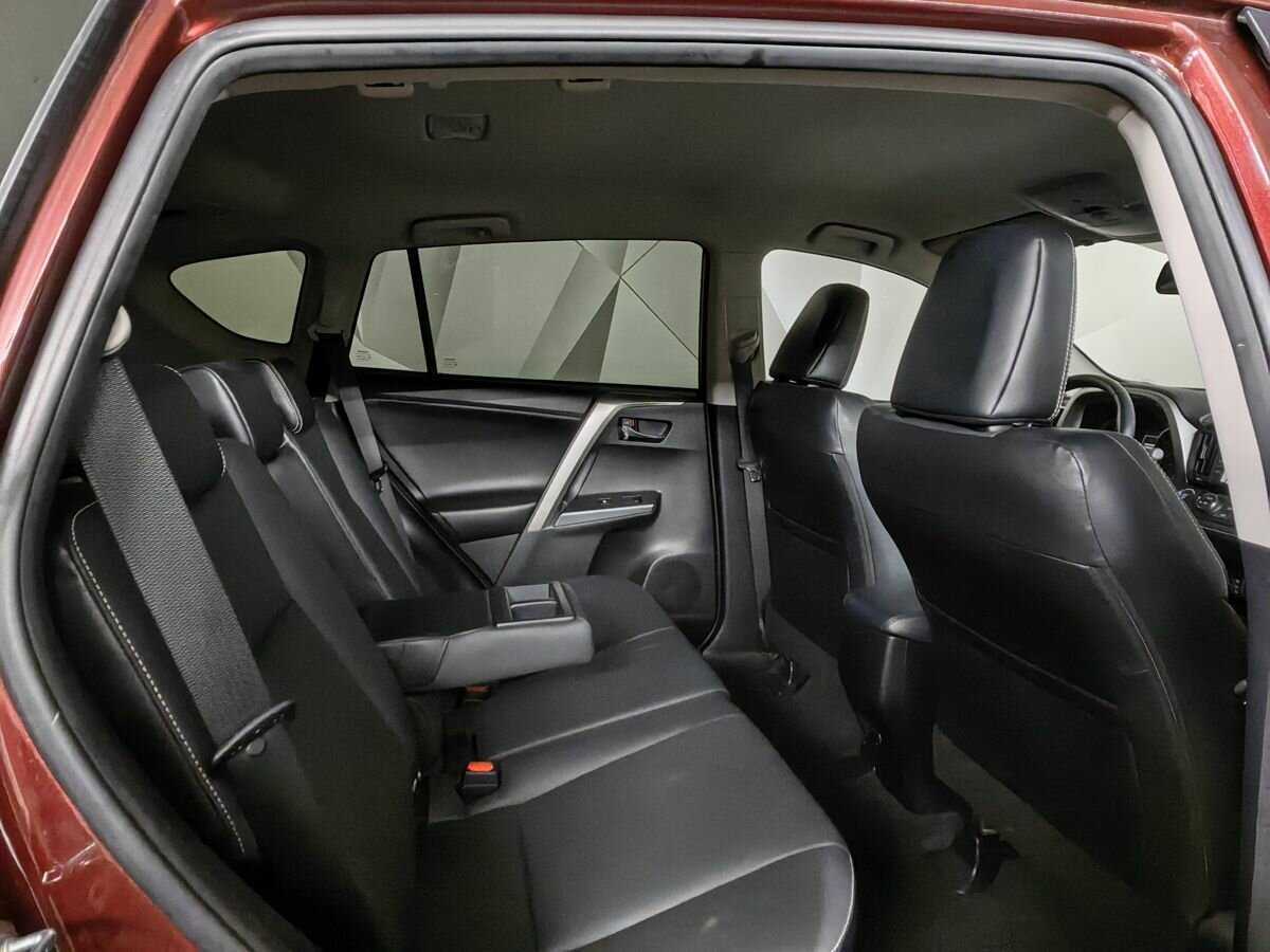 Toyota RAV4 с пробегом — 2018 год. Фото: #11