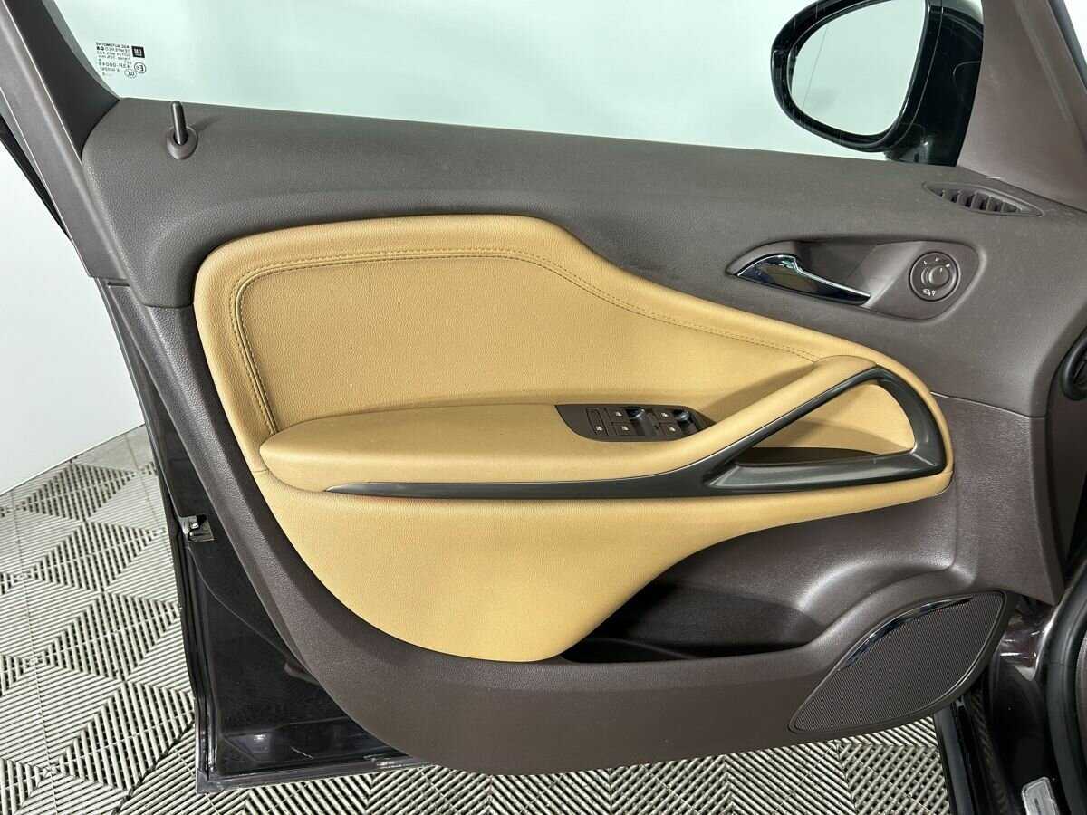 Opel Zafira с пробегом — 2013 год. Фото: #7