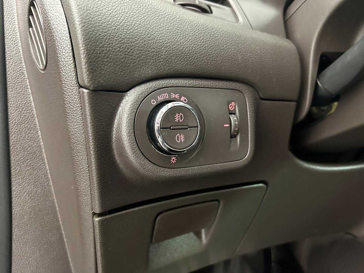 Opel Zafira с пробегом — 2013 год. Фото: #8