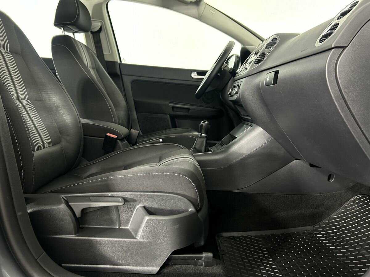 Volkswagen Golf Plus с пробегом — 2012 год. Фото: #12