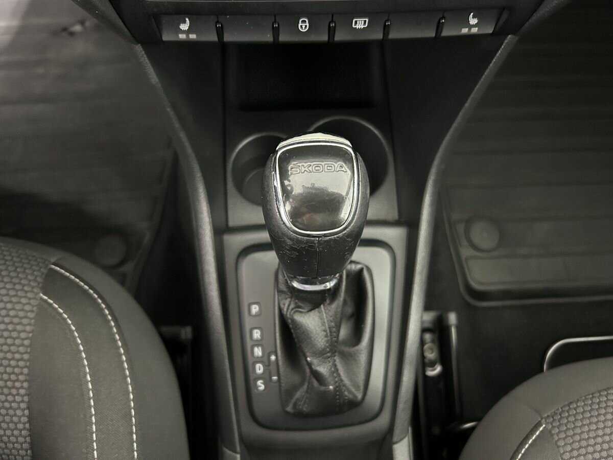 Skoda Rapid с пробегом — 2014 год. Фото: #12