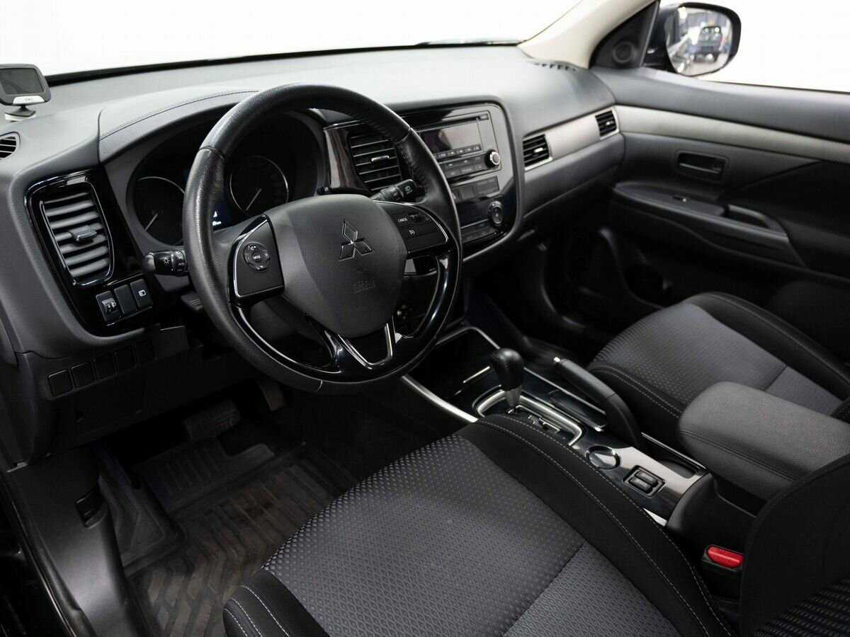 Mitsubishi Outlander с пробегом — 2018 год. Фото: #6