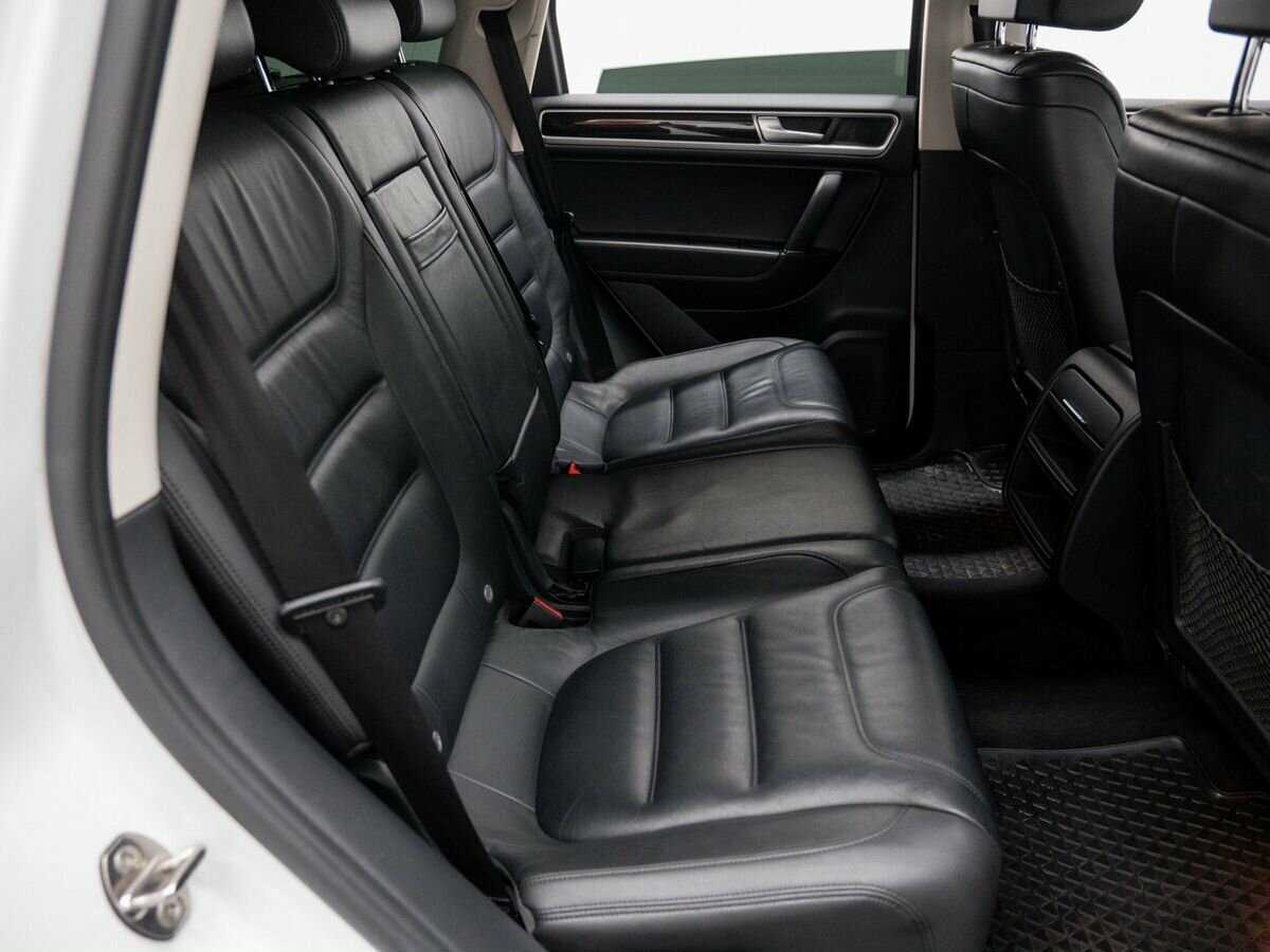 Volkswagen Touareg с пробегом — 2015 год. Фото: #8