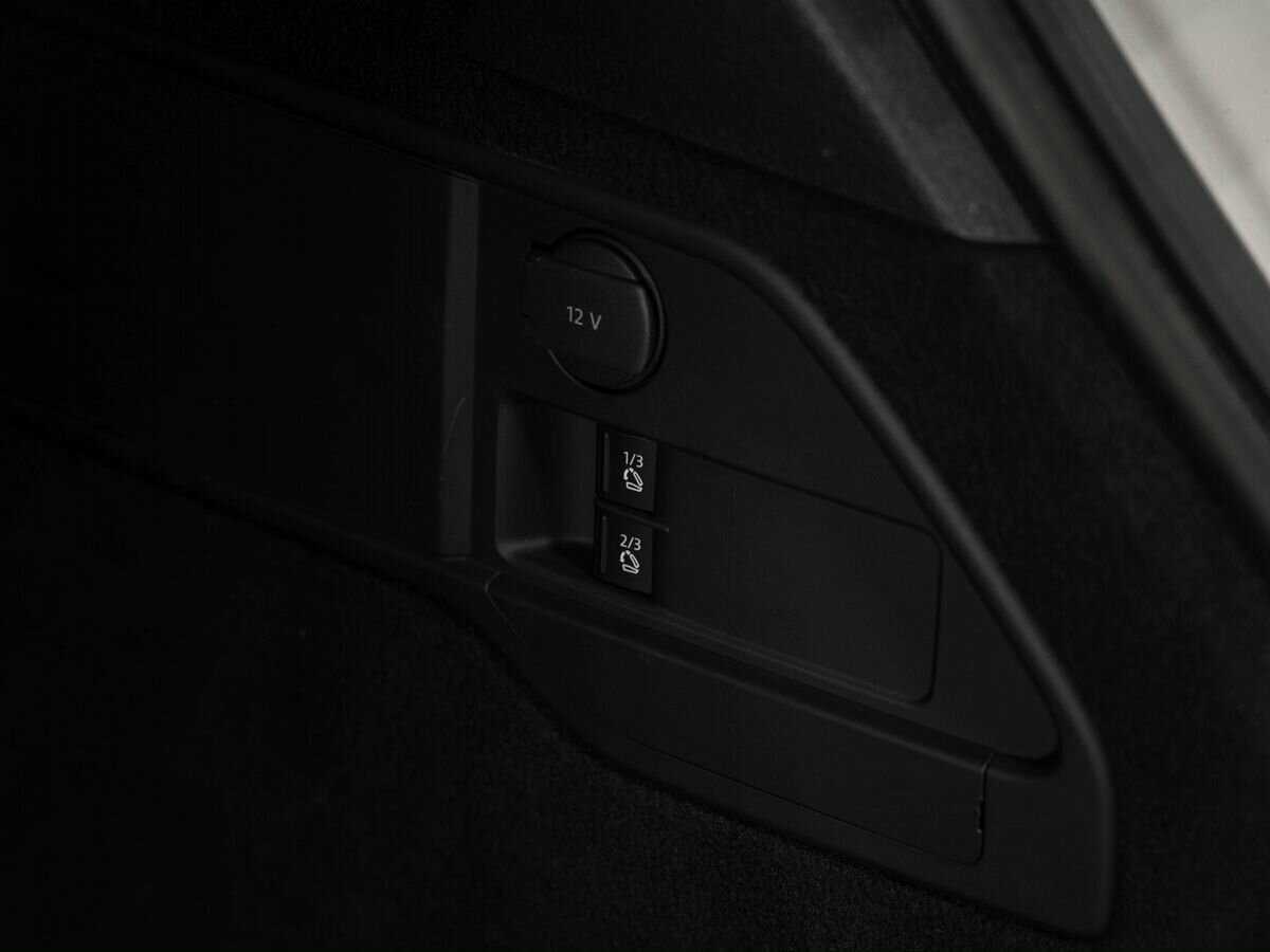 Volkswagen Touareg с пробегом — 2015 год. Фото: #22