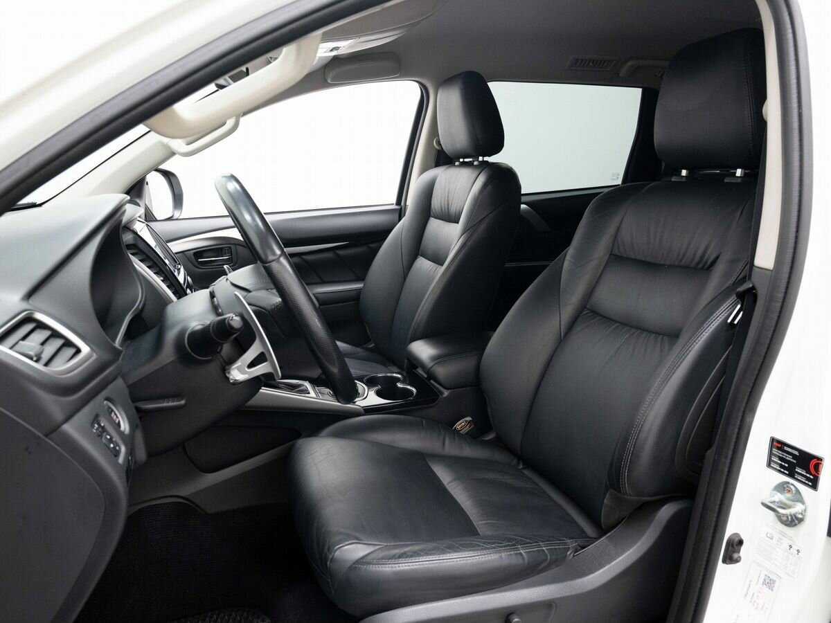 Mitsubishi Pajero Sport с пробегом — 2017 год. Фото: #7