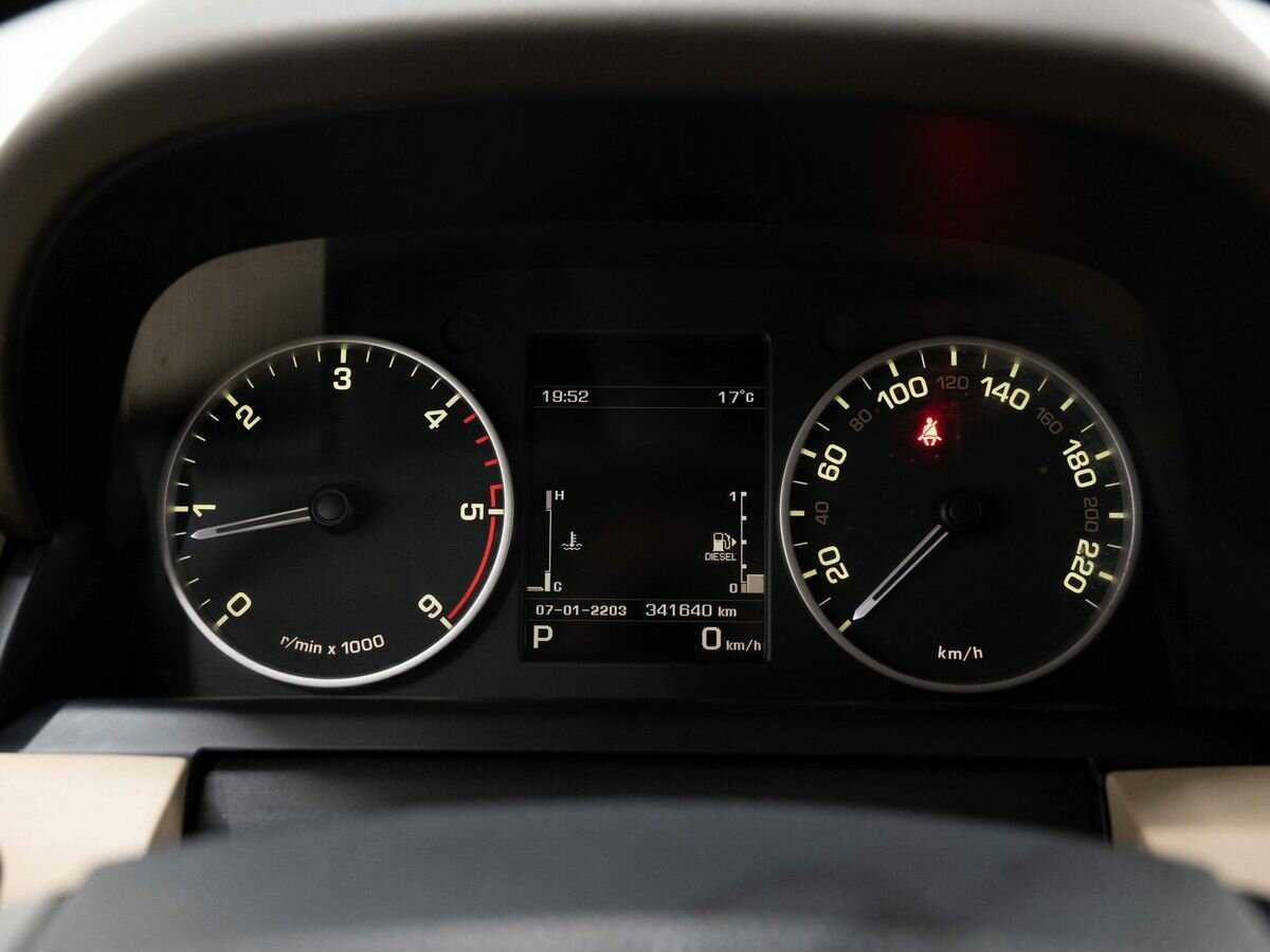 Land Rover Discovery с пробегом — 2014 год. Фото: #17