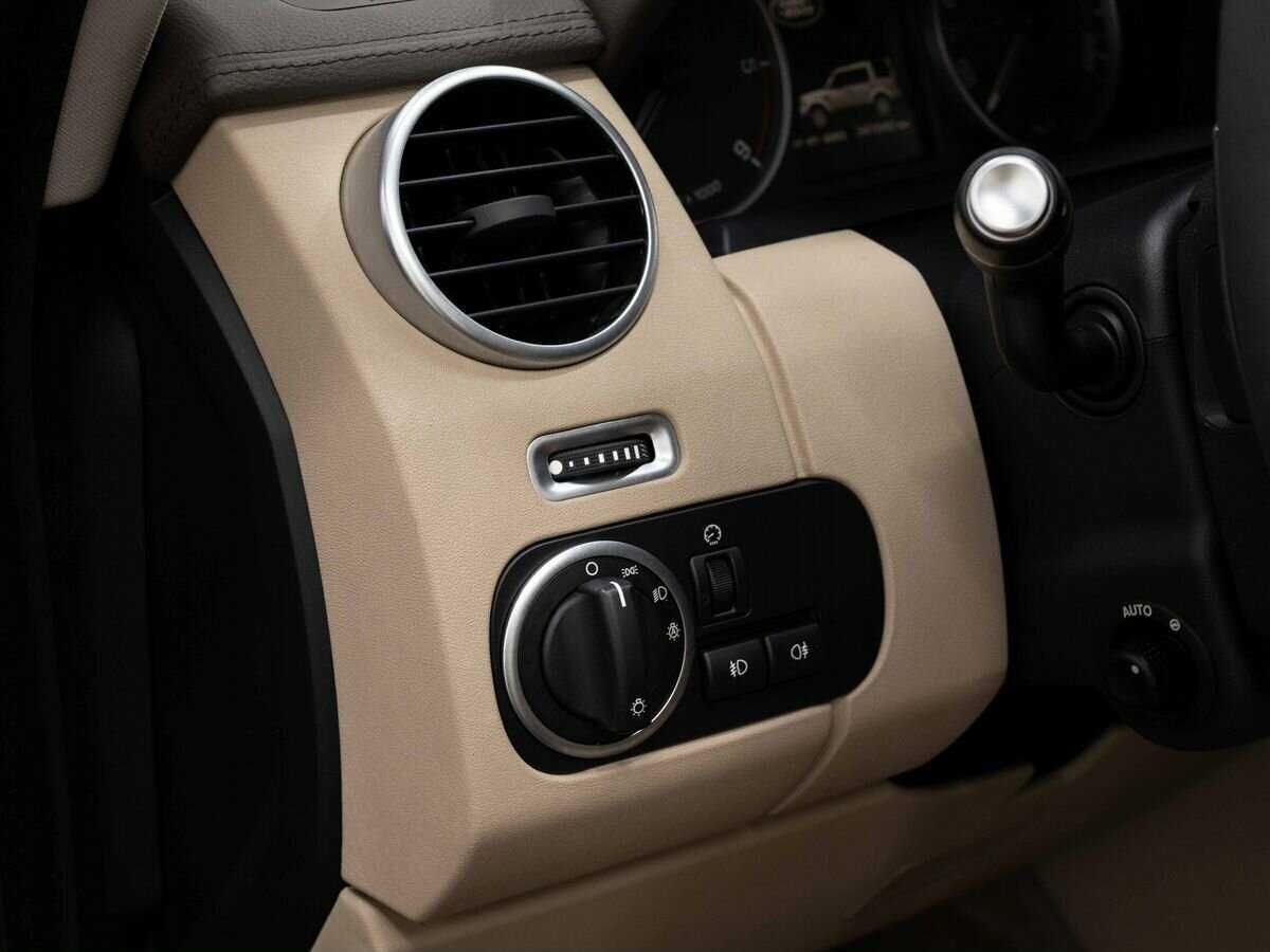 Land Rover Discovery с пробегом — 2014 год. Фото: #22