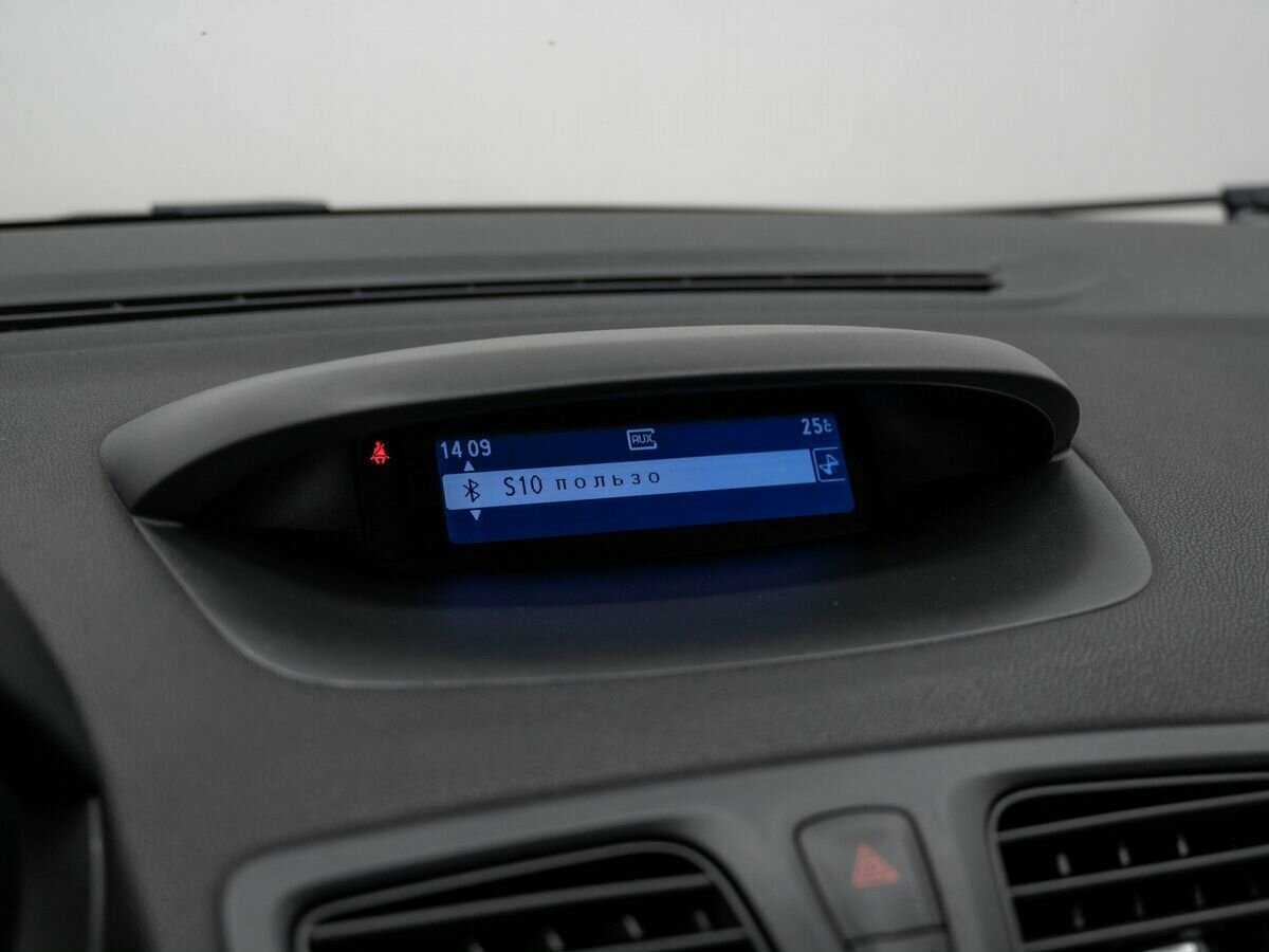 Renault Fluence с пробегом — 2013 год. Фото: #18