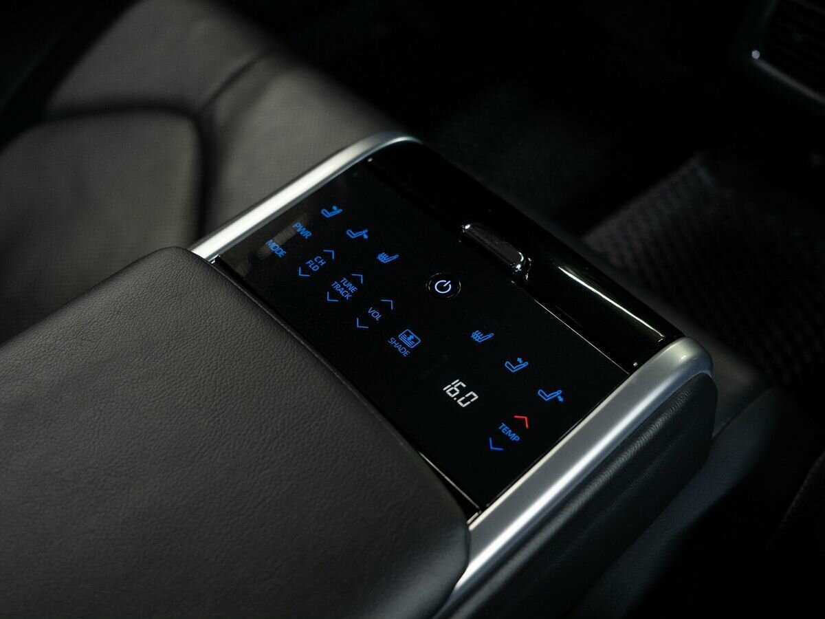 Toyota Camry с пробегом — 2018 год. Фото: #17