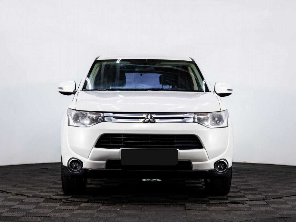 Mitsubishi Outlander с пробегом — 2014 год. Фото: #1