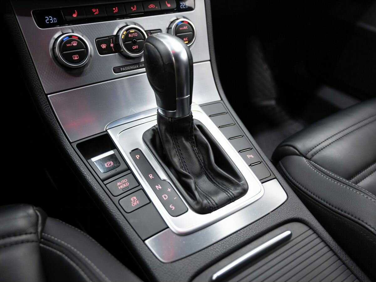 Volkswagen Passat CC с пробегом — 2013 год. Фото: #23