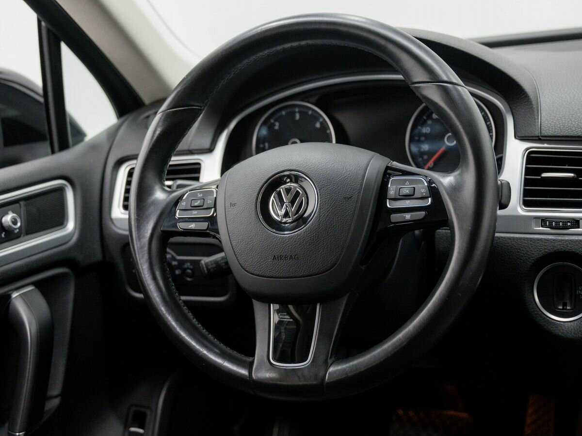 Volkswagen Touareg с пробегом — 2016 год. Фото: #10