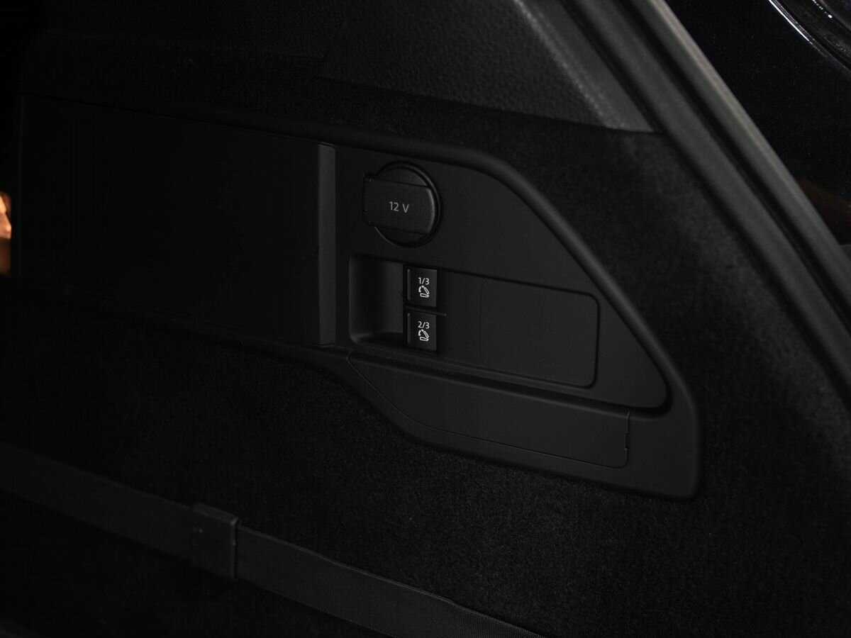 Volkswagen Touareg с пробегом — 2016 год. Фото: #22