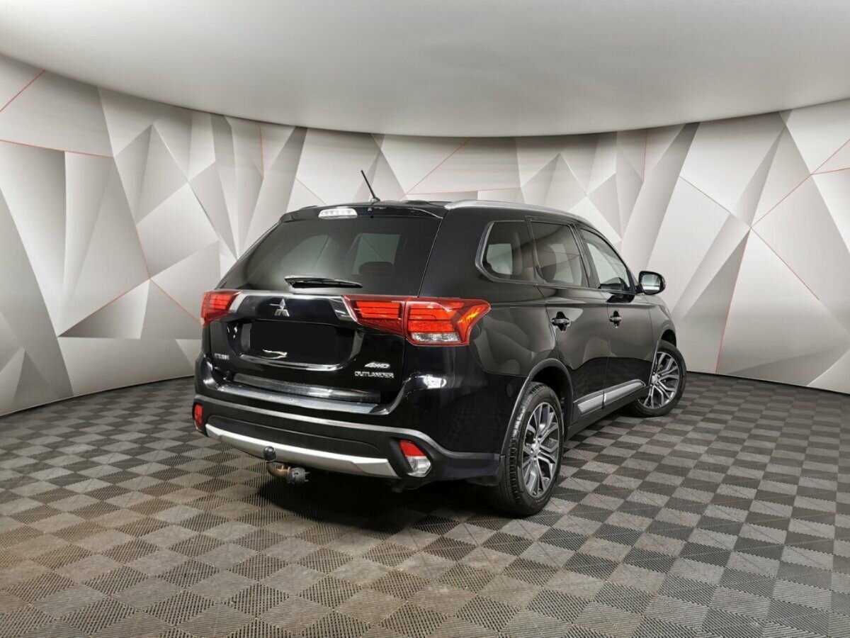Mitsubishi Outlander с пробегом — 2016 год. Фото: #1