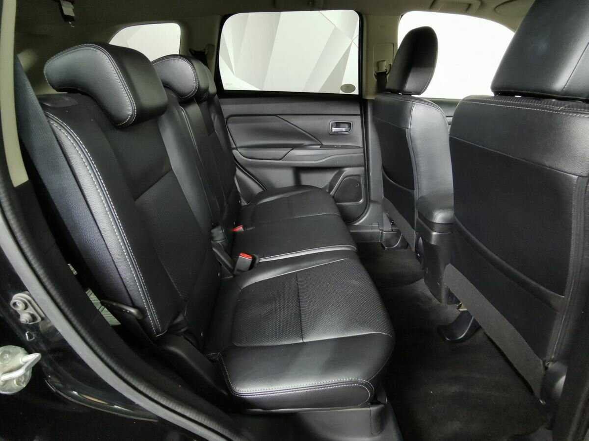 Mitsubishi Outlander с пробегом — 2016 год. Фото: #11