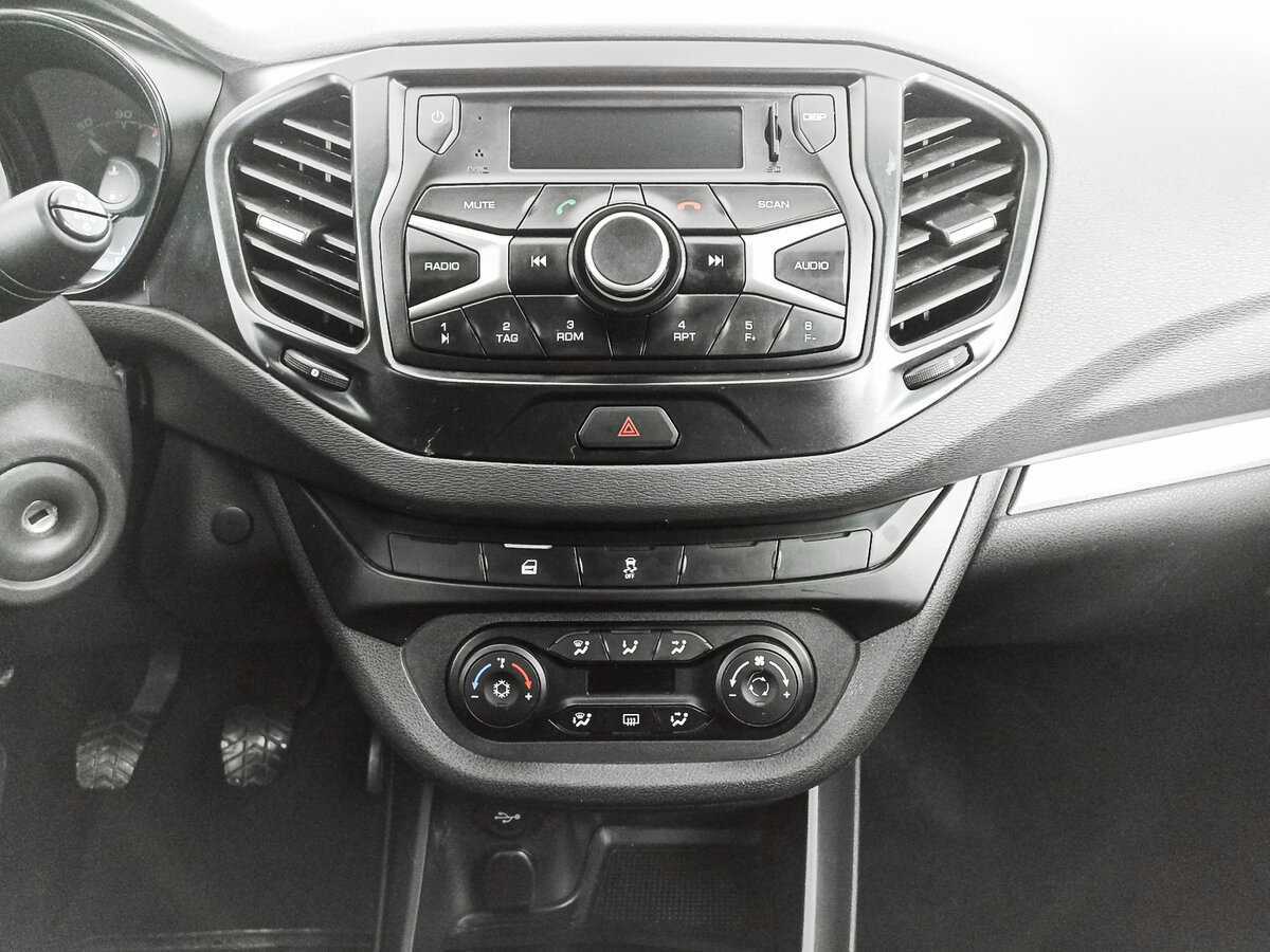 Lada (ВАЗ) Vesta с пробегом — 2015 год. Фото: #14