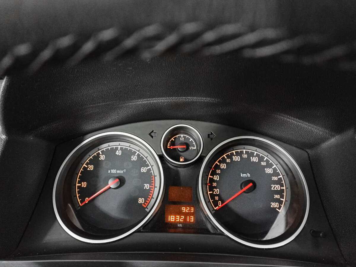 Opel Zafira с пробегом — 2012 год. Фото: #10