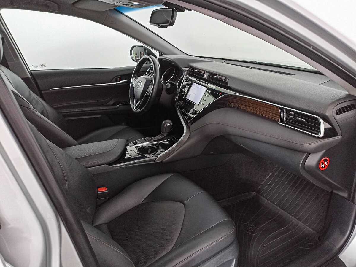 Toyota Camry с пробегом — 2019 год. Фото: #6