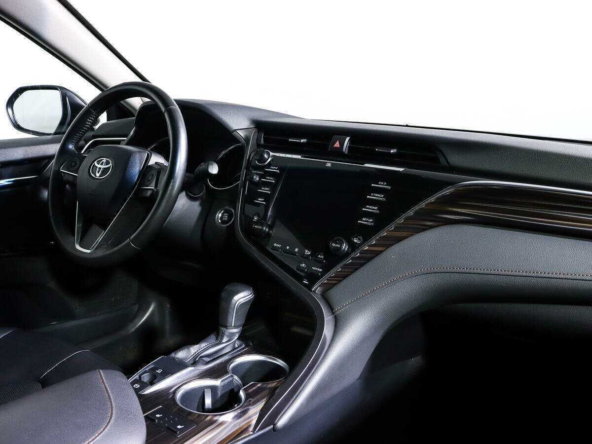 Toyota Camry с пробегом — 2018 год. Фото: #6