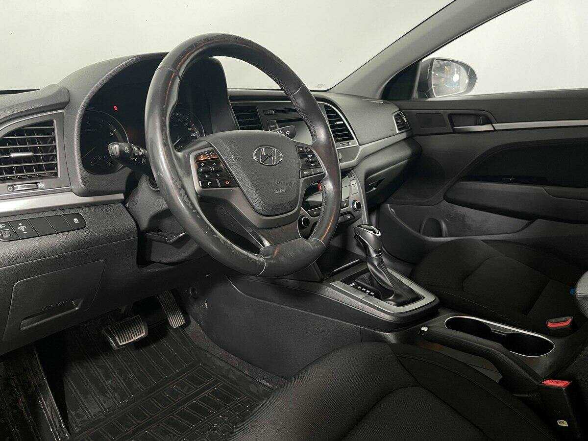 Hyundai Elantra с пробегом — 2018 год. Фото: #12