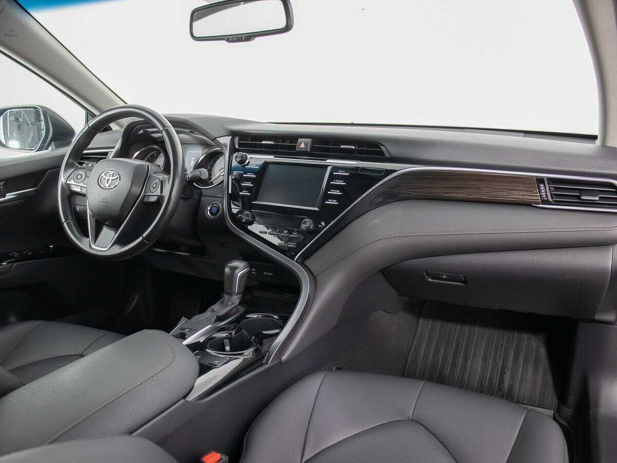 Toyota Camry с пробегом — 2018 год. Фото: #10