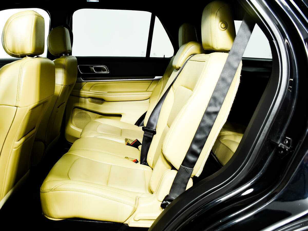 Ford Explorer с пробегом — 2016 год. Фото: #11